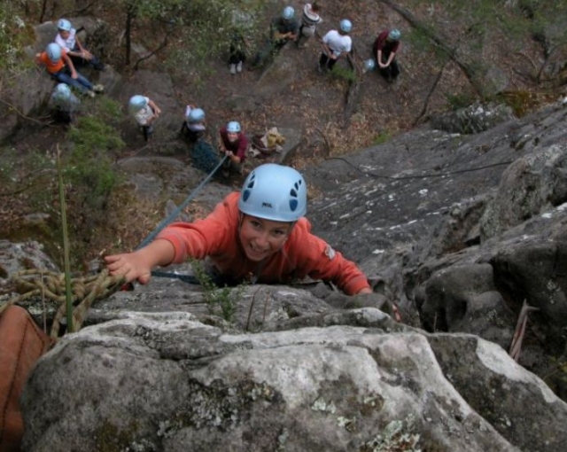  在 Puy de Dome 攀岩 